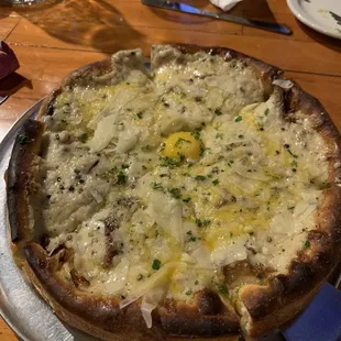 Carbonara Pizza - Deep dish