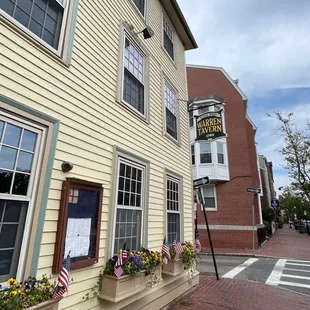 Warren Tavern exterior