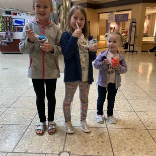 We love to see smiling faces enjoying our waterice!