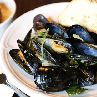 a plate of mussels and bread