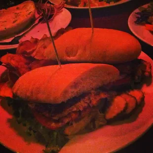 Pescado Negro sandwich with chips