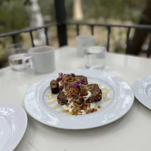 Banana bread, yoghurt and granola starter