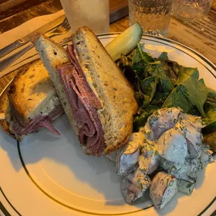 The travelers classics Reuben sandwich was spot on and nicely portioned for a giant appetite