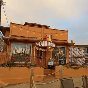 the outside of the restaurant