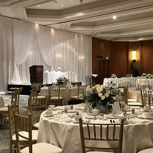 Halekulani&apos;s high ceiling ballroom. Pipe &amp; draping w/curtain accents.