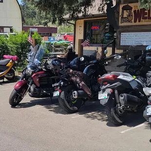 Group ride to watch Shelvis and eat Burgers.