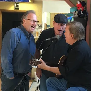 Acoustic Open Mic on Monday's 5p-8p