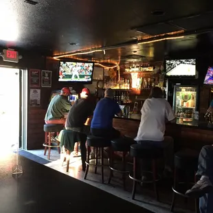 Dudes at the bar watching TV