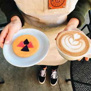 4PeakChallenge cookies with a Peanut Brittle Latte