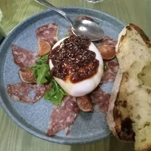 Burrata with figs, arugula and salami [?]
