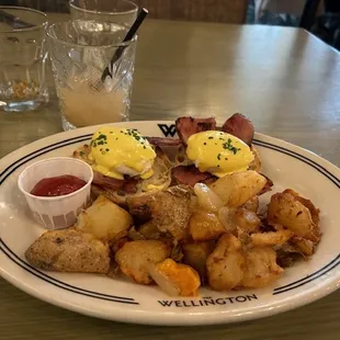 Eggs Benedict with roast potatoes
