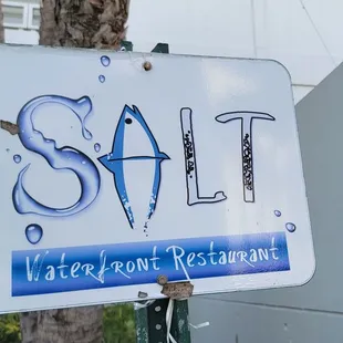 a sign that says salt