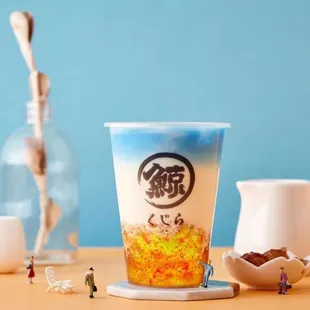 The Whale crystals ( come with peach gum)