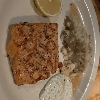 Perfectly Grilled Atlantic Salmon