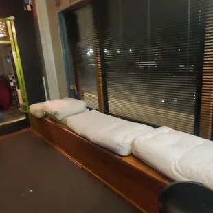 Entry area some seating