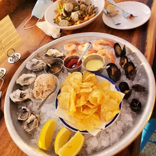 Seafood sampler (prawns, 3 kinds of oysters, mussels, chips, dipping sauces)