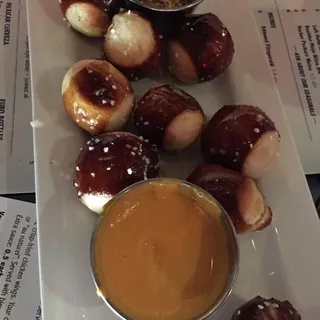 Von Bruenchenhein Pretzel Platter