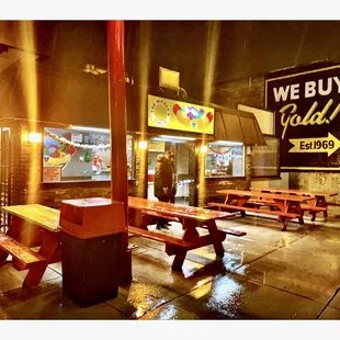 Outside Tables. The Wiener&apos;s Circle.N Clark St, Chicago, IL Chicago Institution . Hot Dogs Char Burgers char Polish.Great Fries . Cool!