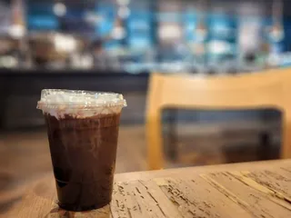Magnolias Sous Le Pont