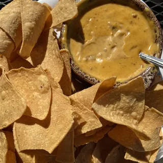 Nachos w/ Chili Con Queso