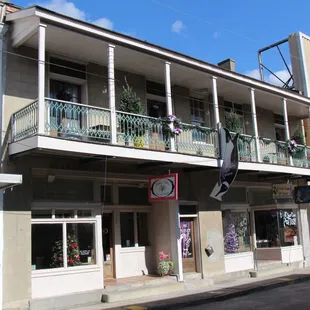 French Quarter type entrance.