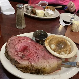 The king cut prime rib, medium rare, mashed potatoes, Au jus, horseradish
