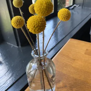 a vase of yellow flowers