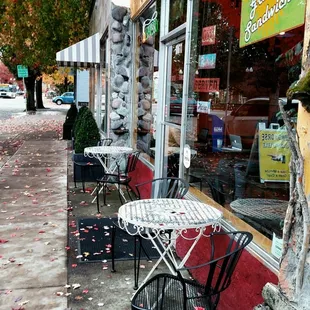Lovely outdoors of this café after the rain. Topnotch vintage tables