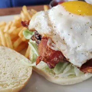 Kiwi cheeseburger with an egg