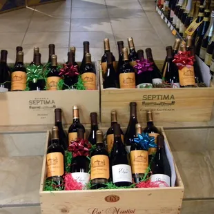 Custom-made gift boxes of wine, antipasti, and artisan cheeses are available for holiday and corporate gifts