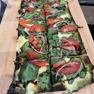 Veggie Flatbread with spinach and balsamic