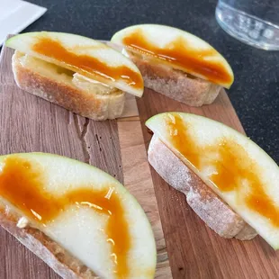 Brie and apple bruschetta