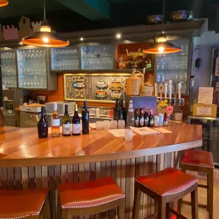 Beer / wine flight bar area