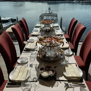 oysters and mussels, interior