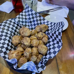 Fried Mushrooms appetizer, good size, good sauce!