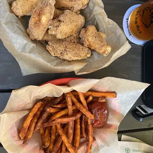 Pound of bone in wings with Hickory Hog rub and small sweet potato fries.