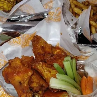 chicken wings, bbq wings, fried chicken wings, fried chicken, chicken, bbq chicken, poultry, chicken wings and fried chicken, food