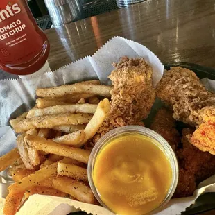 Fried chicken tender basket