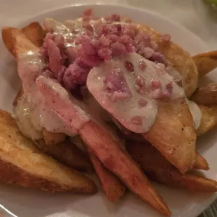 Wisco Fries (seasoned potato wedges covered with alfredo sauce and bacon bits)
