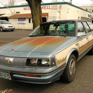 Backside of bldg w/ parking lot. Can park your hoopty on the street too.