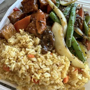 You can't tell from this photo, but the NEW containers are VERY SHALLOW and don't hold as much food as before.  Plus a $4 price increase!