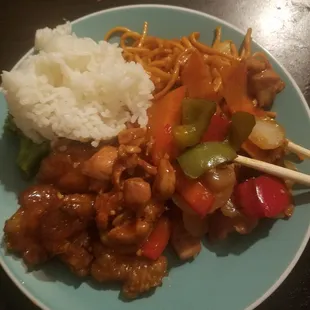 Steam rice, chow mein,orange chicken,cashew chicken&amp; beef &amp; broccoli