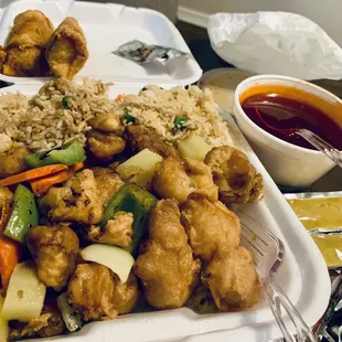 Sweet &amp; Sour Chicken Combo - Substituted Egg Roll for Crab Puff.  Every bite of this meal was amazing!!!!