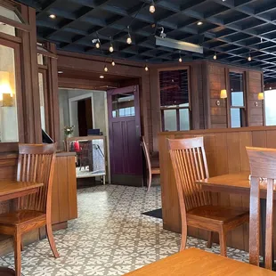 Front terrace dining area