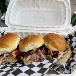 Bar-b-q chicken sliders