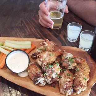 food, fried chicken, chicken wings, chicken wings and fried chicken, chicken, poultry, bbq wings, fried chicken wings, bbq chicken