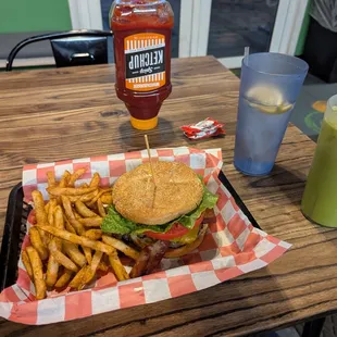 Hornet Burger, Seasoned Fries, Thai Green Tea
