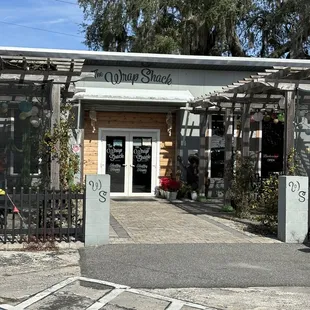 Front patio entrance to the restaurant.