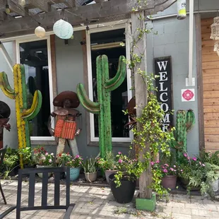 Cute figures and nice potted flower bed.
