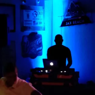 DJ